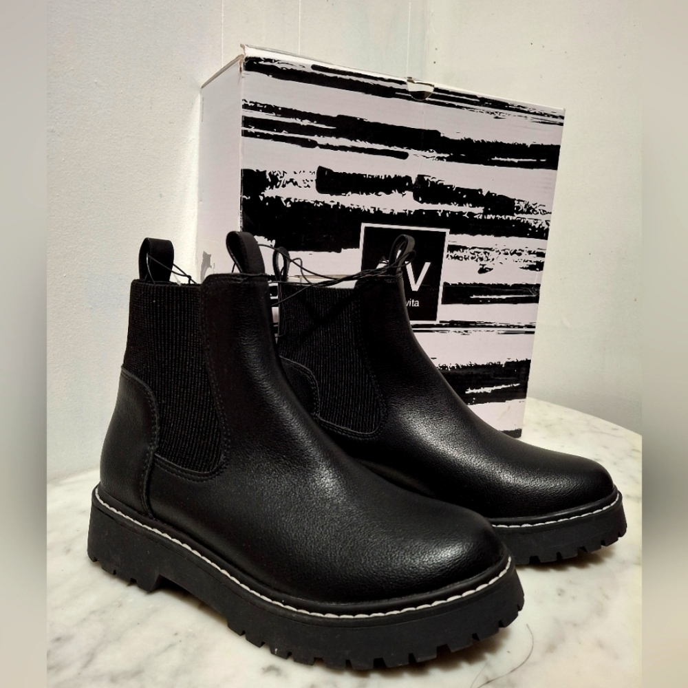 DV short Boots NEW